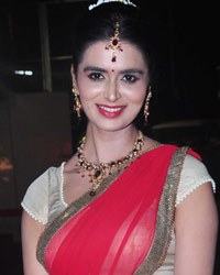 Meenakshi Dixit at Gaurav Achievement Award 2015