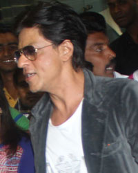 Shah Rukh Khan at Happy New Year Team Back From Dubai