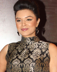 Aashka Goradia at ITA Awards 2013