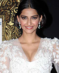 Sonam Kapoor at JTHJ Premiere