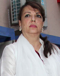 Sanjay Khan with wife