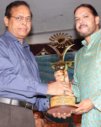 Kader Khan Awarded the Sahitya Shiromani Award