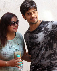 Sidharth Malhotra at Kapoor and Sons Cast Interact with Media