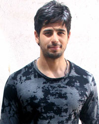 Sidharth Malhotra at Kapoor and Sons Cast Interact with Media