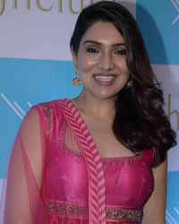 Tina Ahuja at Launch of Multi Designer Destination JHELUM