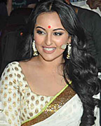 Poonam Sinha, Sonakshi Sinha and Ranveer Singh Poonam Sinha, Sonakshi Sinha and Ranveer Singh