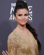 Singer Selena Gomez arrives at the 2013 MTV Movie Awards in Culver City, California
