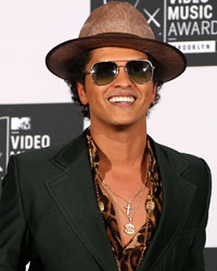 Bruno Mars poses with his Best Male Video award for Locked Out of Heaven, and best choreography for Treasure during the 2013 MTV Video Music Awards in New York