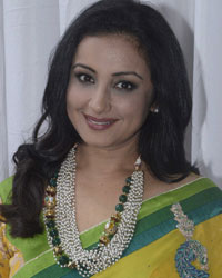 Divya Dutta at Mahurat of Chalk N Duster