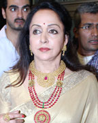 Hema Malini at Malabar Gold and Diamond Store Launch