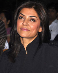 Sushmita Sen attend mentalist Ehud Segev show Sushmita Sen attend mentalist Ehud Segev show