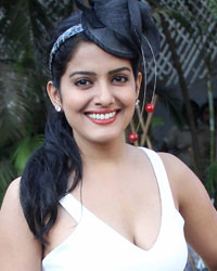 Vishakha Singh at Mid Day Race 2014