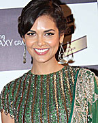 Esha Gupta at Mirchi Music Awards 2013