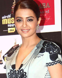 Surveen Chawla at Mirchi Music Awards 2015