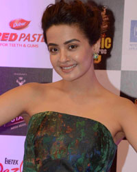 Surveen Chawla at Mirchi Music Awards 2016