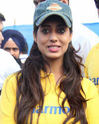 Mahi Gill at Mumbai Marathon 2014