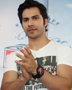 Varun Dhawan at Mumbai Swimathon 2013