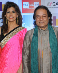 aved, Bina Aziz with Anup Jalota and Vasant Bhandari