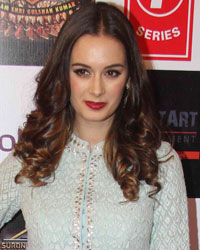 Evelyn Sharma at Musical Concert Suron Ke Rang Red Carpet