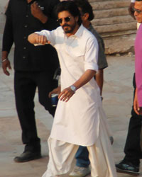 Shah Rukh Khan at On Location Shoot of Raees