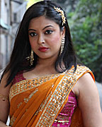 Tanushree Dutta at On Sets of Shaapit Movie