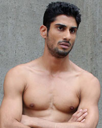 Prateik Babbar at On The Sets of Auroni Taukhon