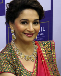 Madhuri Dixit at P N Gadgil Jeweller Showroom Launch