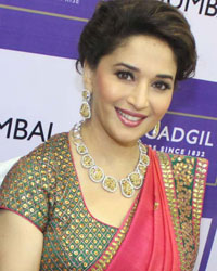 P N Gadgil Jeweller Showroom Launch
