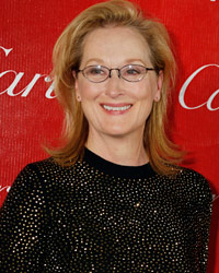 Actress Meryl Streep, star of the film `August: Osage County` poses backstage with her Icon Award at the 2014 Palm Springs International Film Festival Awards Gala in Palm Springs, California