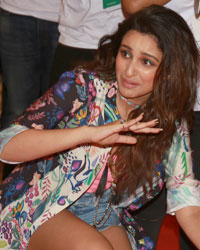 Parineeti Chopra at Parineeti Chopra at Launch of H and M Store