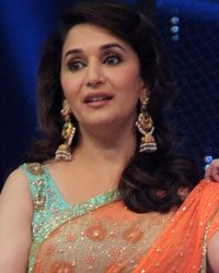 Madhuri Dixit at Parineeti Promotes Shuddh Desi Romance on JDJ