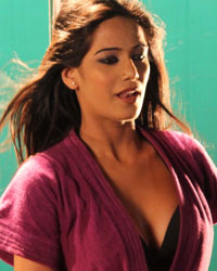 Poonam Pandey at Poonam on the Sets of Nasha