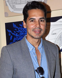 Dino Morea at Prateek Sharma Art Show