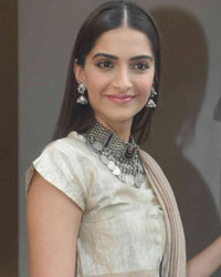 Sonam Kapoor at Prem Ratan Dhan Payo Success Press Meet