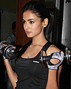 Sonal Chauhan exercise during the promotion of film 3G at gym