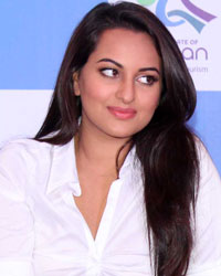 Sonakshi Sinha and Akshay Kumar Sonakshi Sinha and Akshay Kumar
