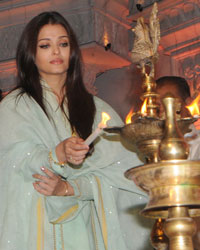 Pandit Shivkumar Sharma, Aishwarya Rai and Shri Ashok Chavan Pandit Shivkumar Sharma, Aishwarya Rai and Shri Ashok Chavan