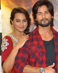 Sonakshi Sinha and Shahid Kapoor Sonakshi Sinha and Shahid Kapoor