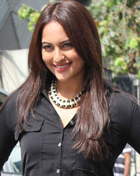 Sonakshi Sinha at R Rajkumar Promotion