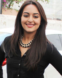 Sonakshi Sinha at R Rajkumar Promotion