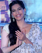 Sonam Kapoor at Raanjhnaa Movie Press Meet