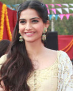 Sonam Kapoor at Raanjhnaa Movie Press Meet