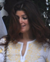 Twinkle Khanna at Rajesh Khanna First Death Anniversary