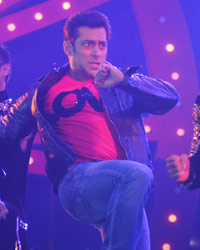 Salman Khan at Saifai Mahotsav 2014