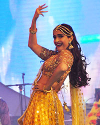 Sonam Kapoor at Saifai Mahotsav 2016