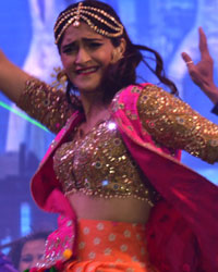 Sonam Kapoor at Saifai Mahotsav 2016