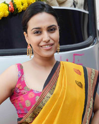 Swara Bhaskar at Salman Celebrates Diwali with Dharavi Rocks