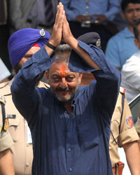 Sanjay Dutt at Sanjay Dutt Meets the Media at His Residence