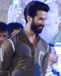 Shahid Kapoor at Shaandaar Promotion During Navratri