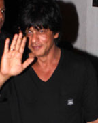 Shah Rukh Khan at Shahrukh and Suhana at Pizza Metro Pizza